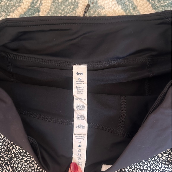Lululemon Tennis Skirt Sz 4 (black/white floral) - Picture 3 of 4